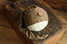 Load image into Gallery viewer, AMOS and SAWYER Knotted Sleeping Hat, Photography Prop (Newborn, Toffee - Star Button)
