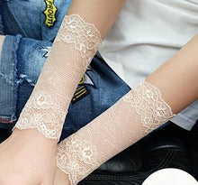 Load image into Gallery viewer, 1 Pair Khaki 15cm Lace Bracers Wrist Protector Anti Sun Sleeves
